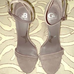 Gianni Bini gray heels Sz 9.5